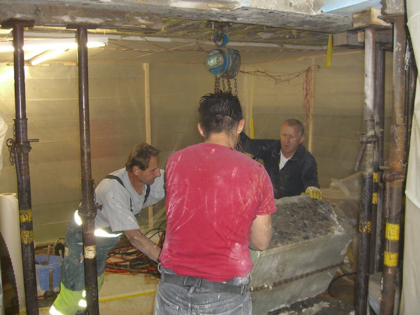 Der professionell berechnete Bau hat die ersten "kleinen" Lasten zu tragen.