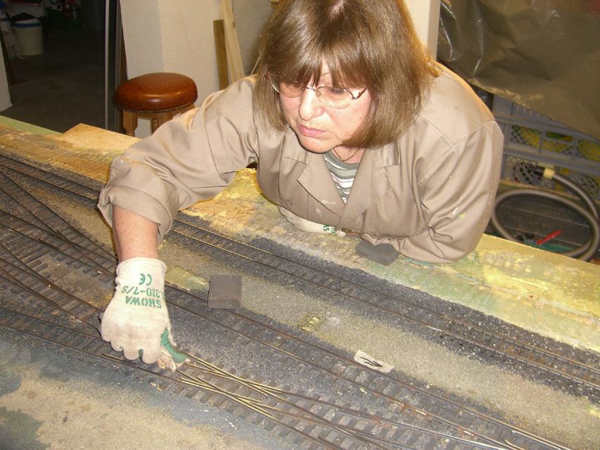 Frau hilft mir sporadisch. Daf&uuml;r haben wir schon mit manchem Chl&ouml;pfmost (Sekt, Champagner), angestossen.